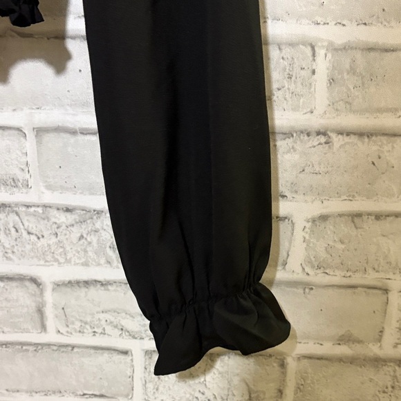 Yaya & co Black Long Sleeve crop style Blouse, low cut crossover size Small - Picture 7 of 9